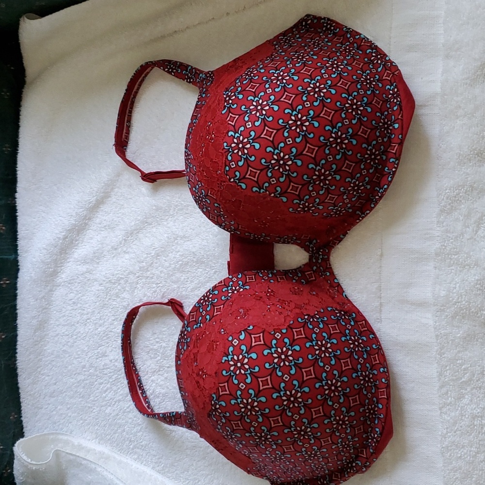 VS body by Victoria bra sz 38DD